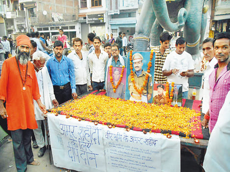 The tribute to the martyrs Bundeli society Deepdan