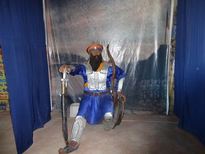 amazing story of sardar parminder singh, created unique museum with live statue of sikh martyrs
