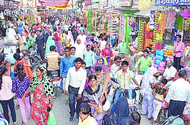 Dhanteras people descended on the markets