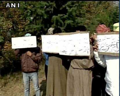 parents opposed the closures of schools in kashmir