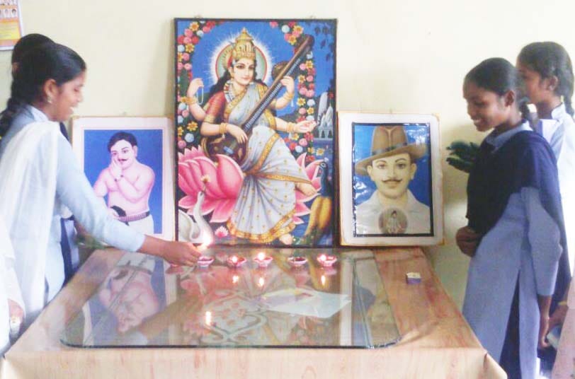 City Montessori's children Deep burning martyrs
