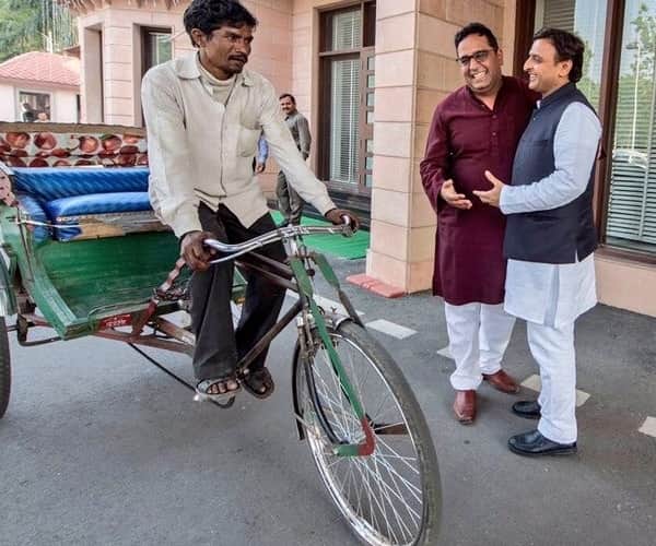  Meeting with chief minister akhilesh yadav changed maniram's life.