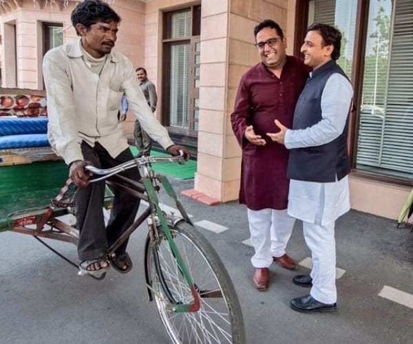  Meeting with chief minister akhilesh yadav changed maniram's life.