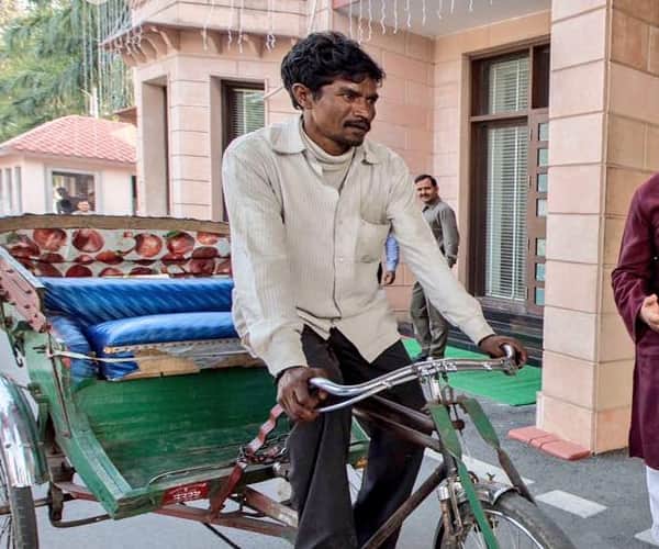 Meeting with chief minister akhilesh yadav changed maniram's life.
