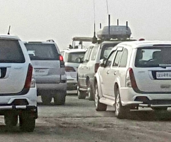  UP CM Akhilesh Yadav drives at lucknow agra express way.