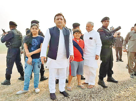 The Agra-Lucknow expressway in the Czech CM