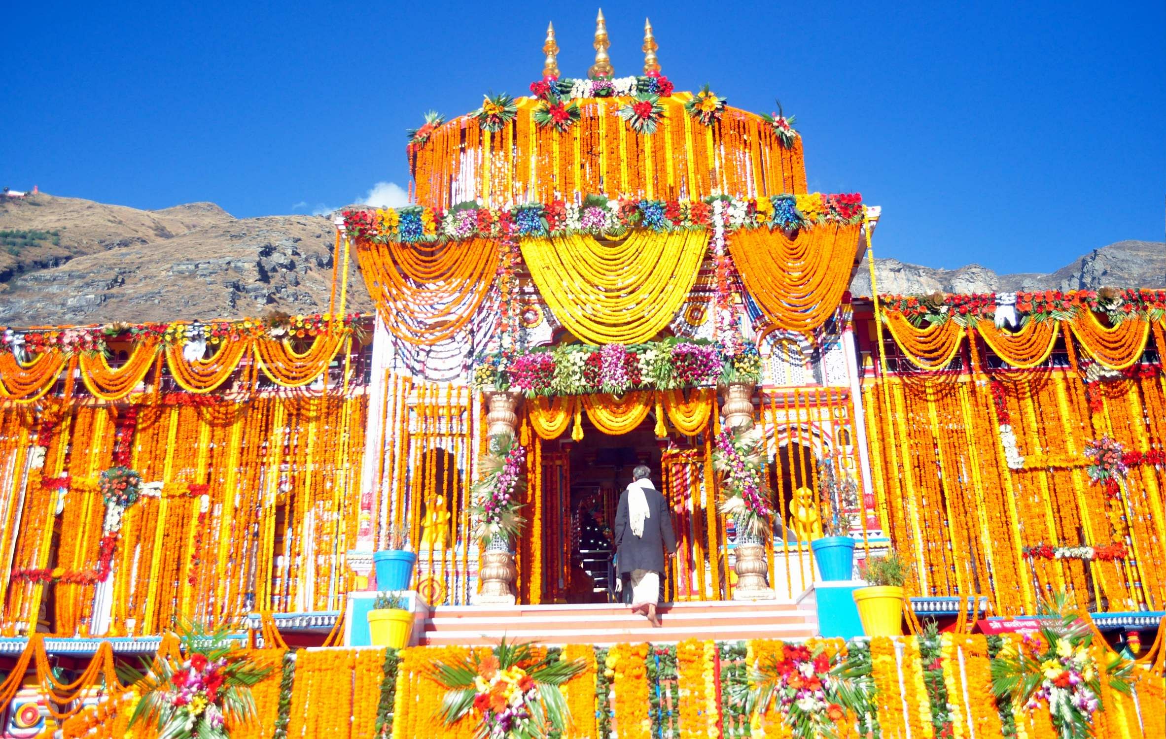 unique-tradition-during-opening-of-badrinath-dham-in-uttarakhand-amar