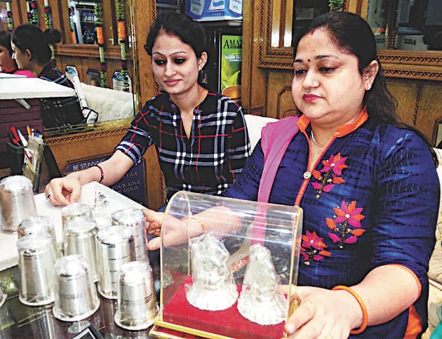Showering wealth on Dhanteras, 600 crore turnover