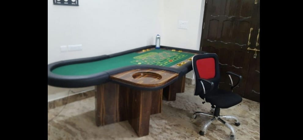 another illegal casino burdst in delhis vasant kunj, 8 arrested including 4 nepali girls