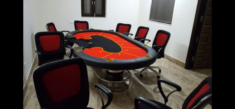 another illegal casino burdst in delhis vasant kunj, 8 arrested including 4 nepali girls
