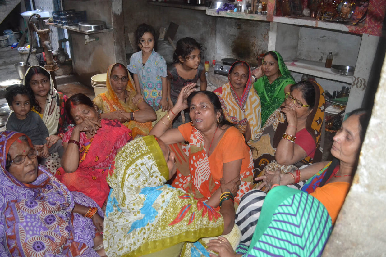 rikshwa driver stabed fruit seller