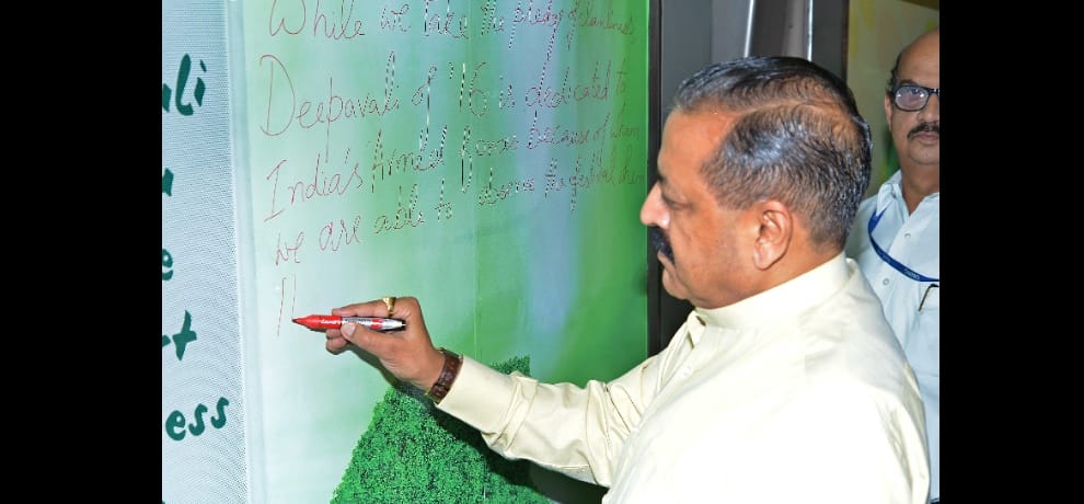 delhi metro starts cleanliness drive with its green metro and devote diwali to jawans
