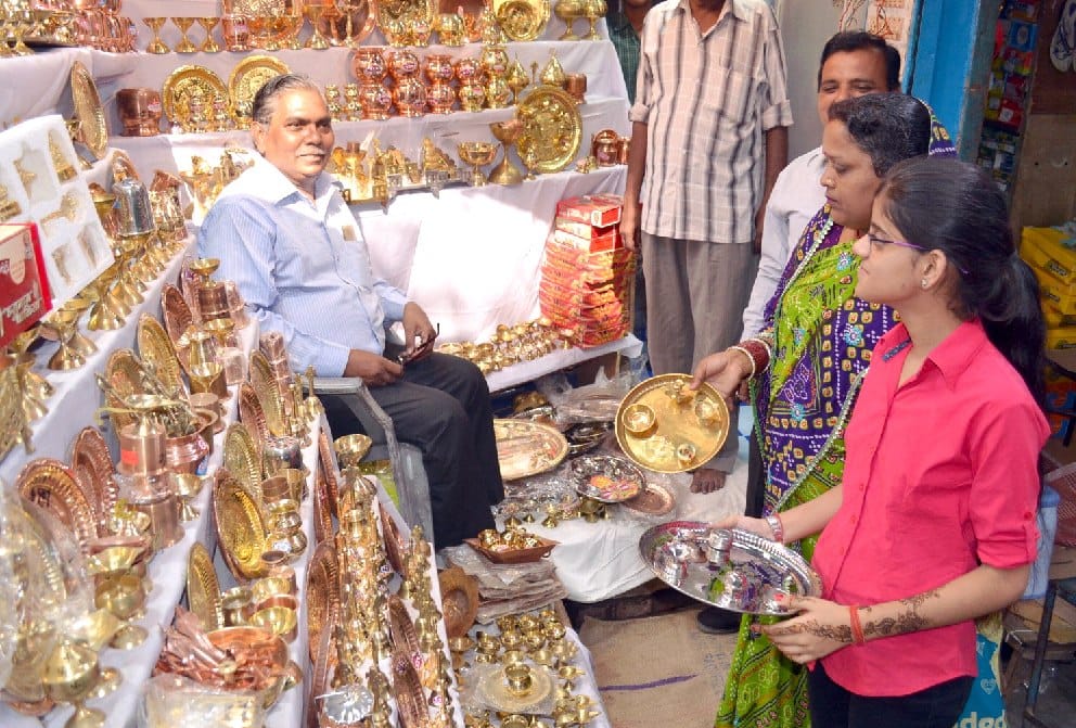 dhanteras 2017, do not buy these items, shopping timings on dhanteras