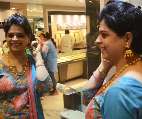 dhanteras 2017, do not buy these items, shopping timings on dhanteras
