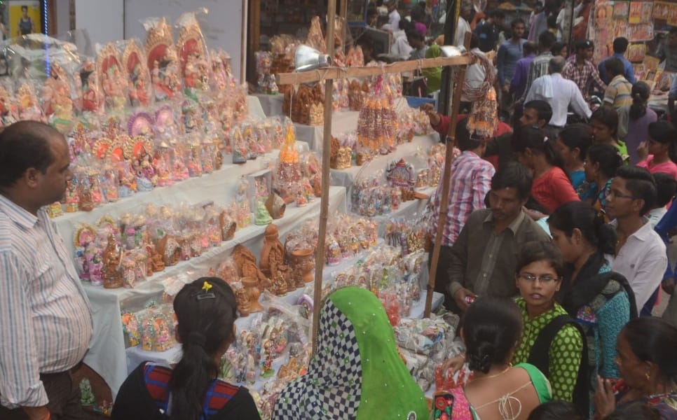 khushiyon ke deep jalenge, mahaalakshmee karengee dhanavarsha