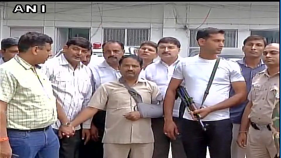 espionage racket farhat a close aide of sp leader-munawwar saleem detained by delhi