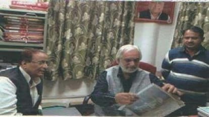 espionage racket farhat a close aide of sp leader-munawwar saleem detained by delhi