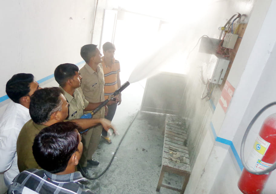 patients run on roof of hospital save lives