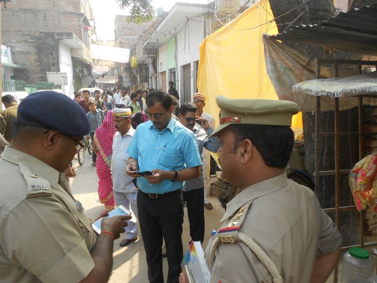 nirmaanaadheen dhaarmik sthal mein lagee aag, tanaav