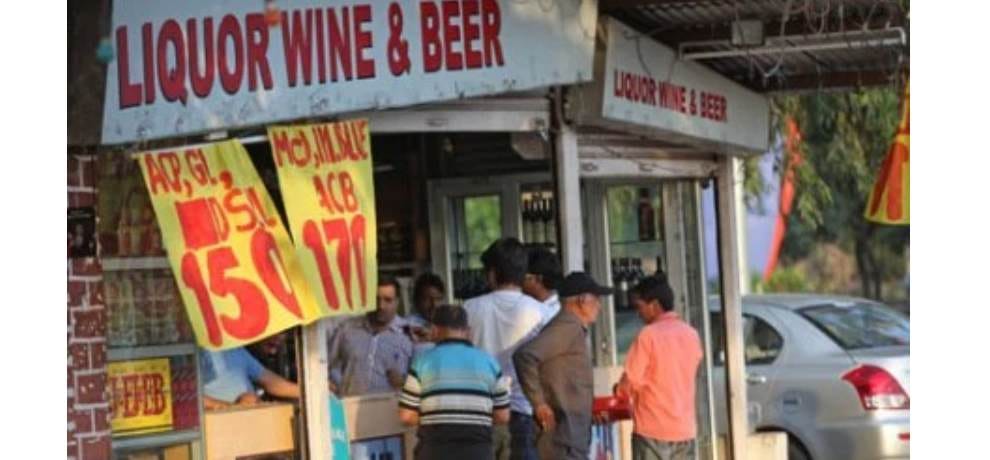 liquor shop licence cancelled in road side at panckulla