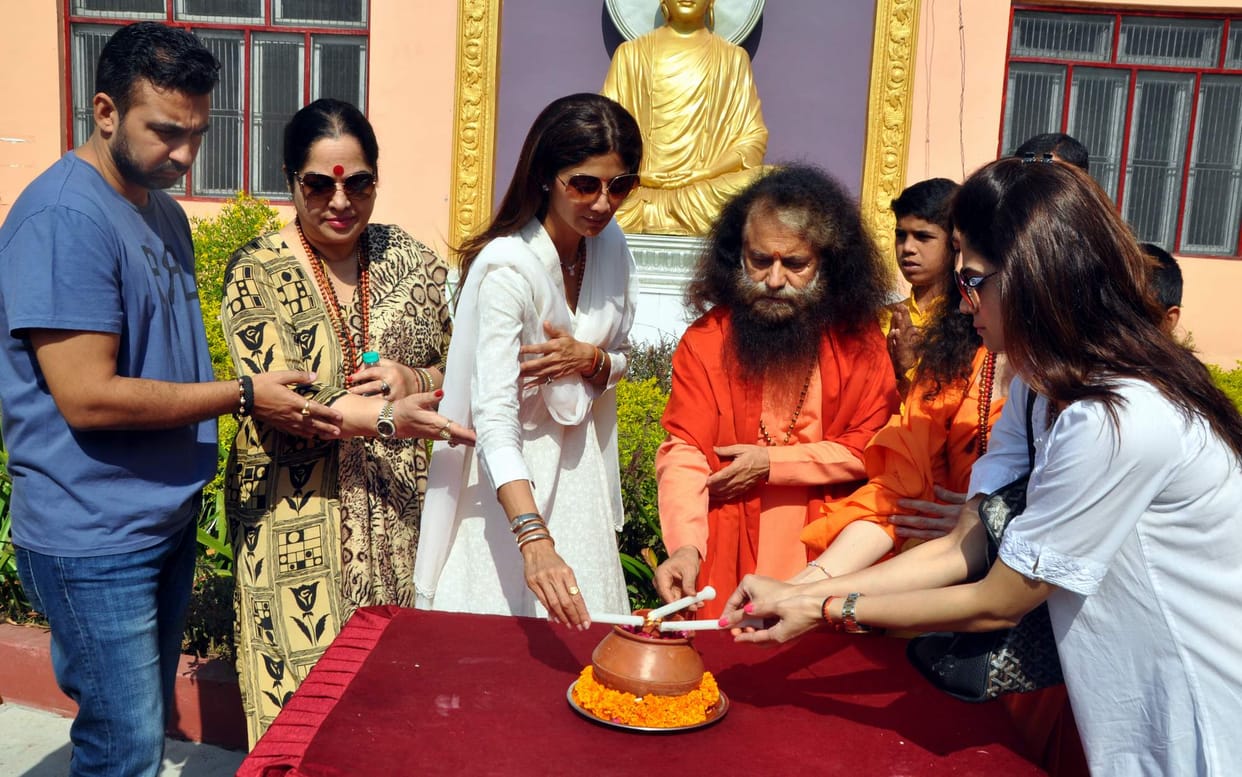 shilpa shetti lit ek lamp shaheedon ke naam