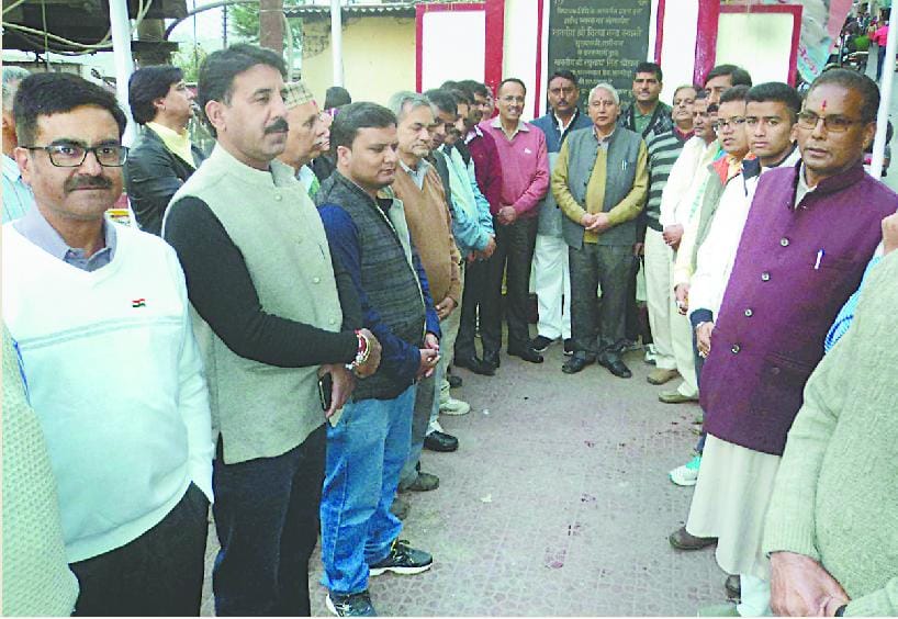 Paying tribute to the martyrs of the country by lighting the lamp