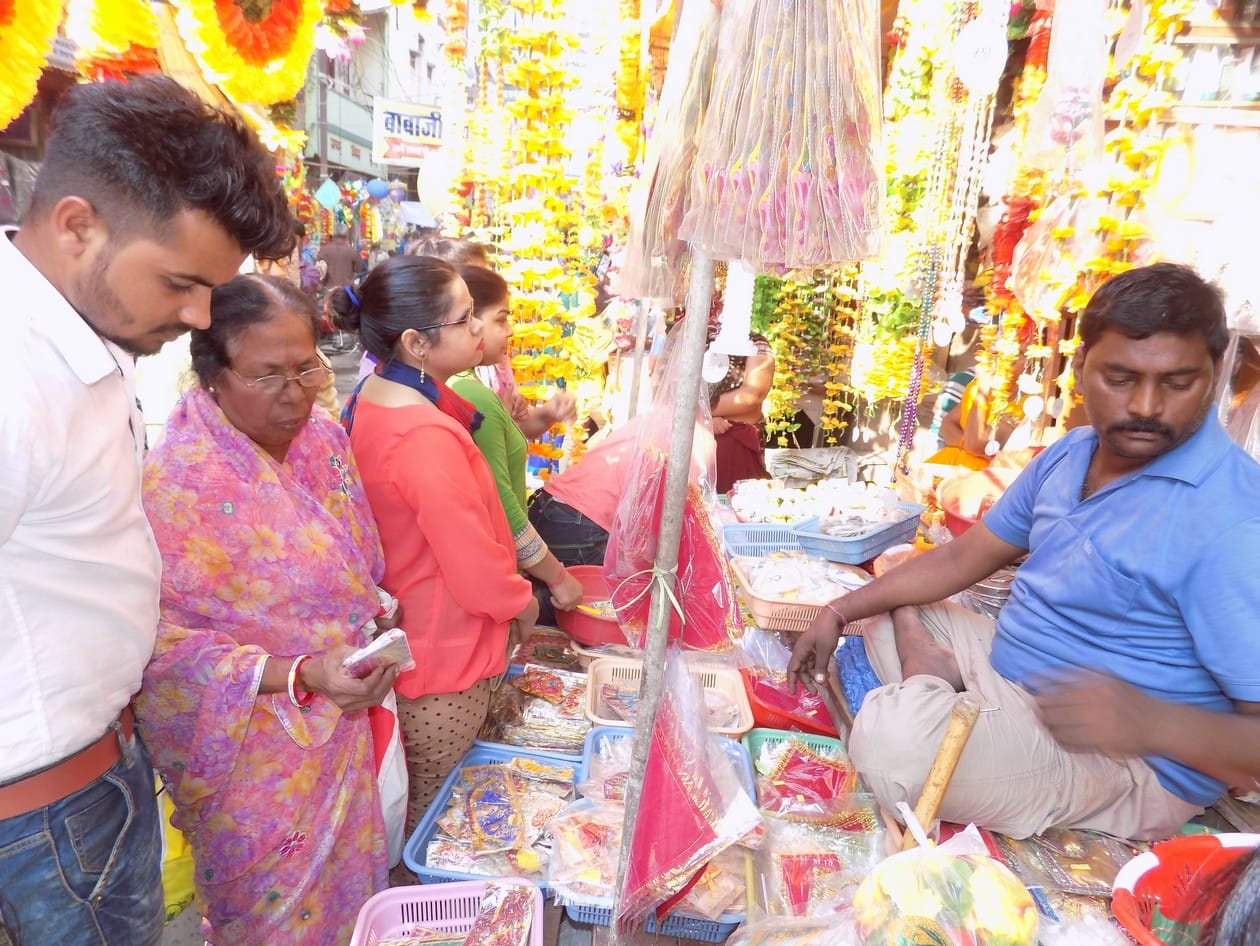 Vat Savitri Vrat 2023 Date Know Significance Puja Vidhi Shubh Muhurat Katha in Hindi