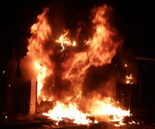 fire in a clothes showroom in lucknow.