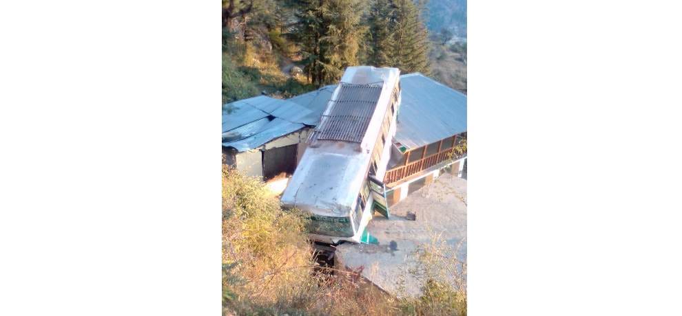 HRTC bus accident near Bhalan Kullu Himachal Pradesh 