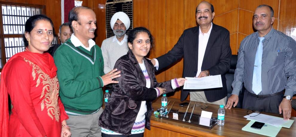 HPSCB gave 30-30 thousand rupee incentive to talented childrens