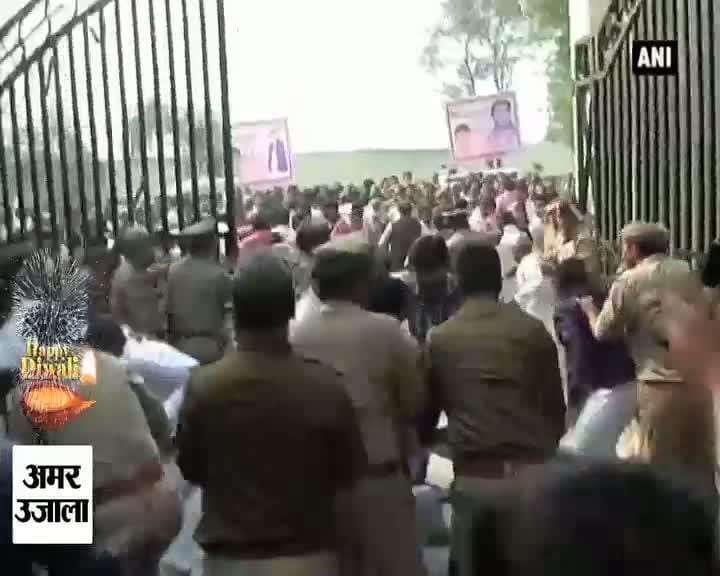 लाठी चार्ज