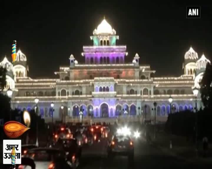 रोशनी से नहाया गुलाबी शहर