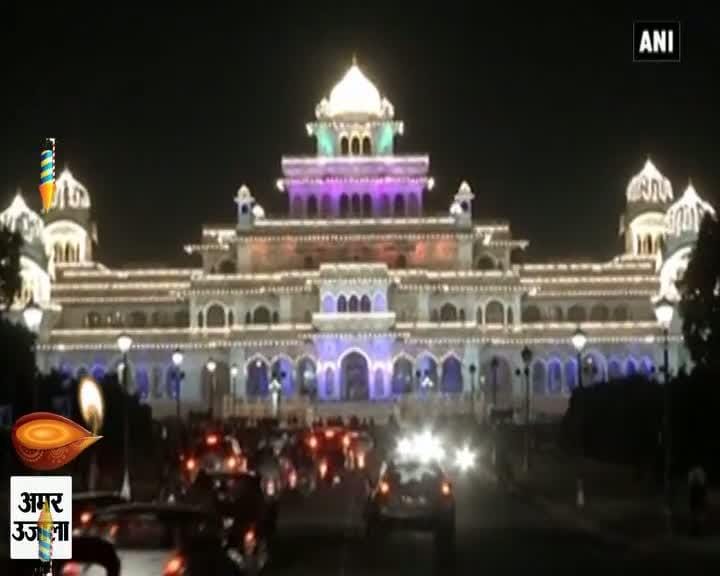 रोशनी से नहाया गुलाबी शहर