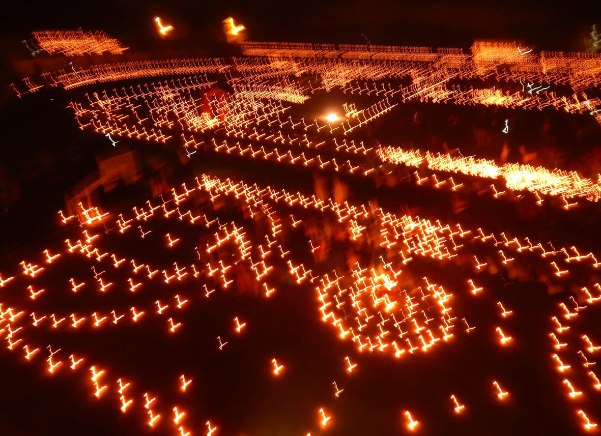 Homes were worshiped Lakshmi-Ganesh, fireworks