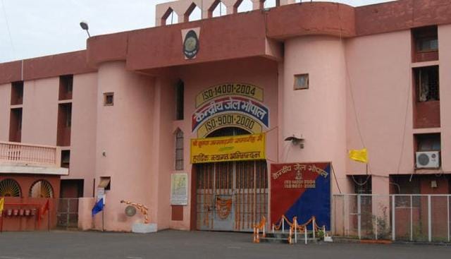 Eight SIMI activists escape from Bhopal central jail, one security guard killed: Police