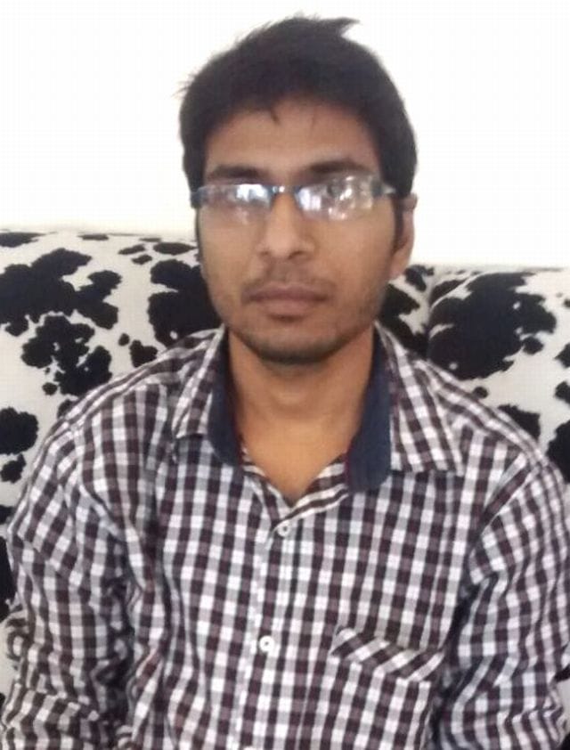 JE BSNL and two bikers robbed