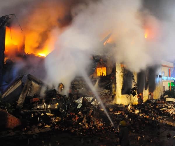 Big loss because of fire in lucknow.