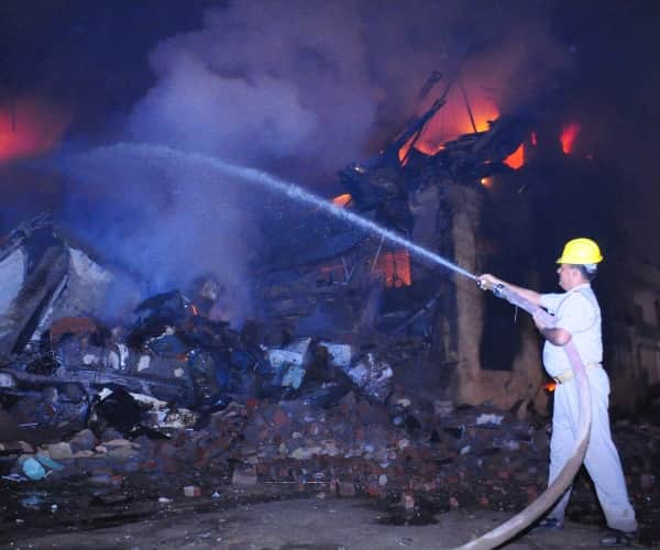 Big loss because of fire in lucknow.
