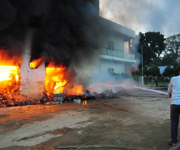 Big loss because of fire in lucknow.