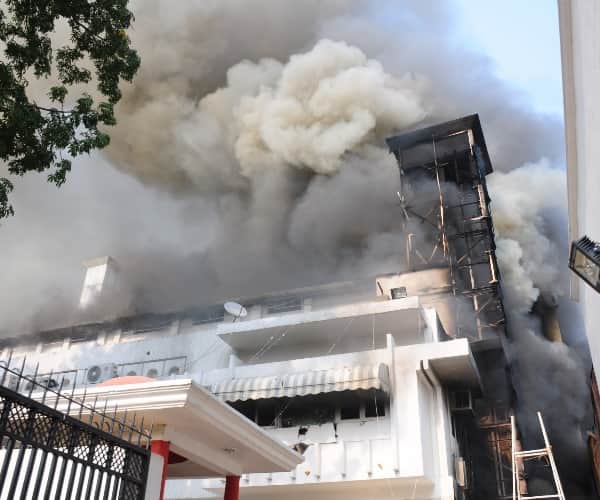 Big loss because of fire in lucknow.