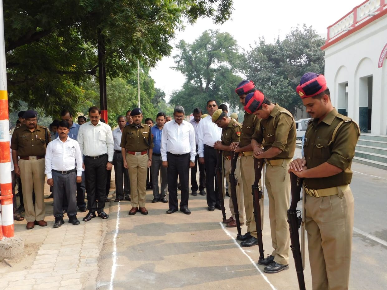 visham paristhitiyon mein sainik karate desh kee raksha