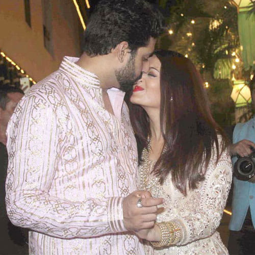 aishwarya doing liplock with abhishek bachchan