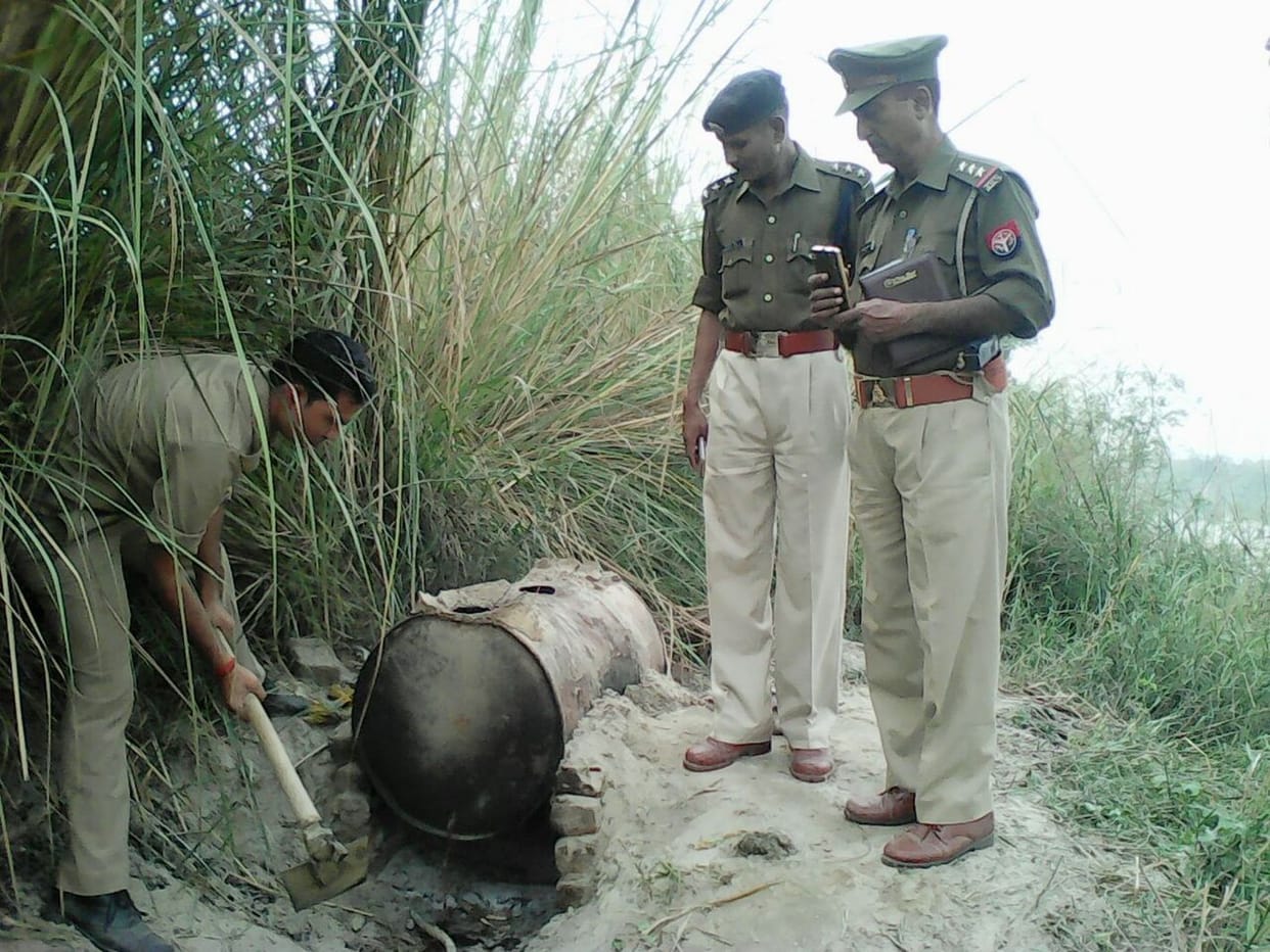 teen bhattiyaan todakar lahan nasht kiya