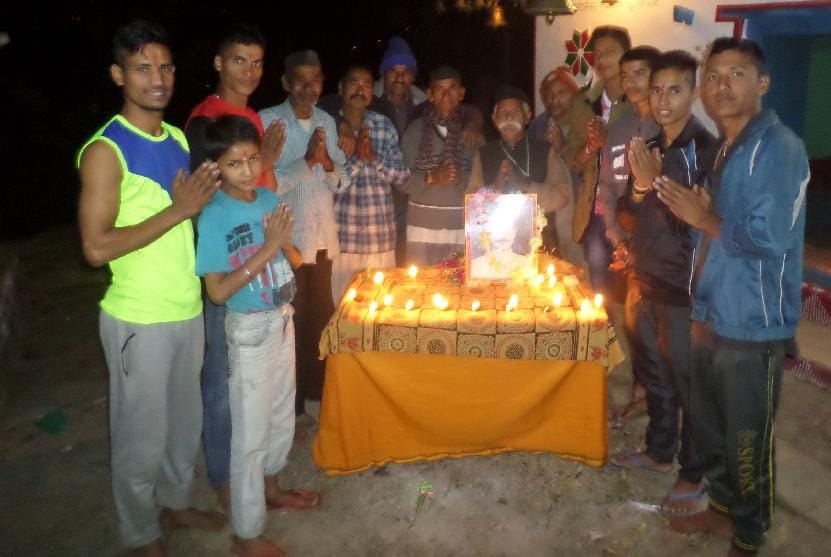 The soulful tribute to the martyrs by lighting the lamp