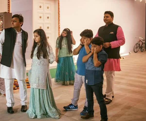  Akhilesh yadav celebrates diwali with family.
