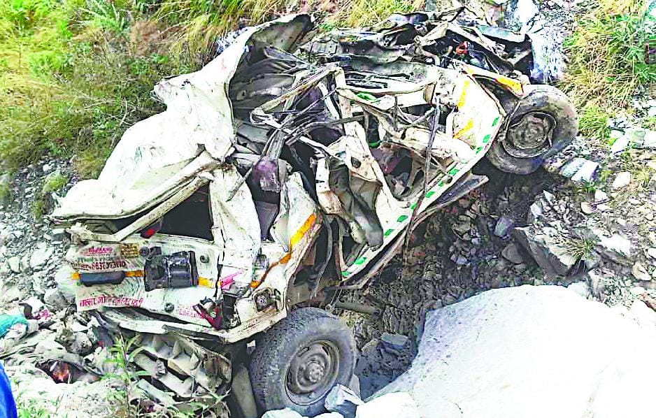 Bolero jeep fell into a ditch, killing six people, including a couple
