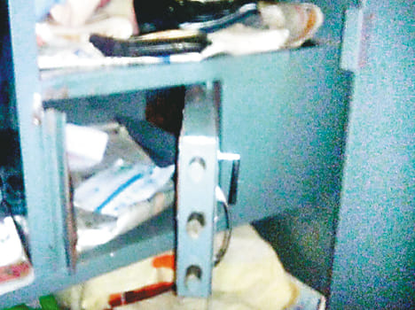 Vacant home and stolen two rings
