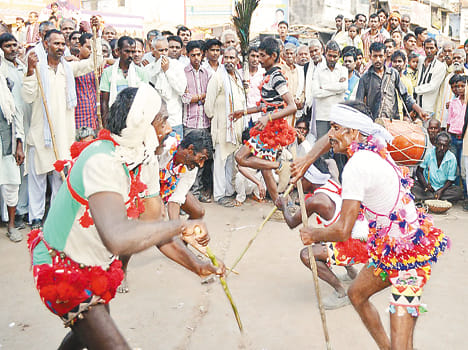 Prewa the walls on each side of the dance boom