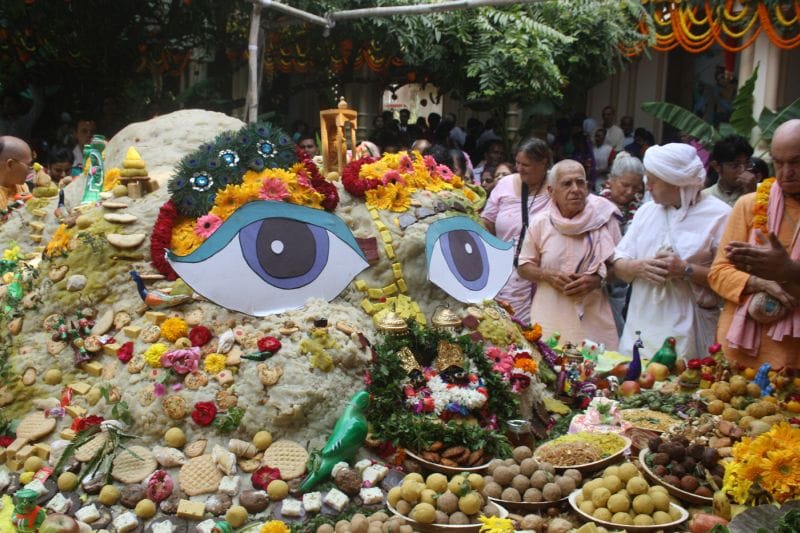 goverdhan in iskon mandir