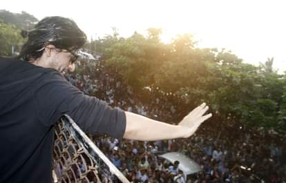 Shah Rukh Khan to celebrates its 51 Birthday 